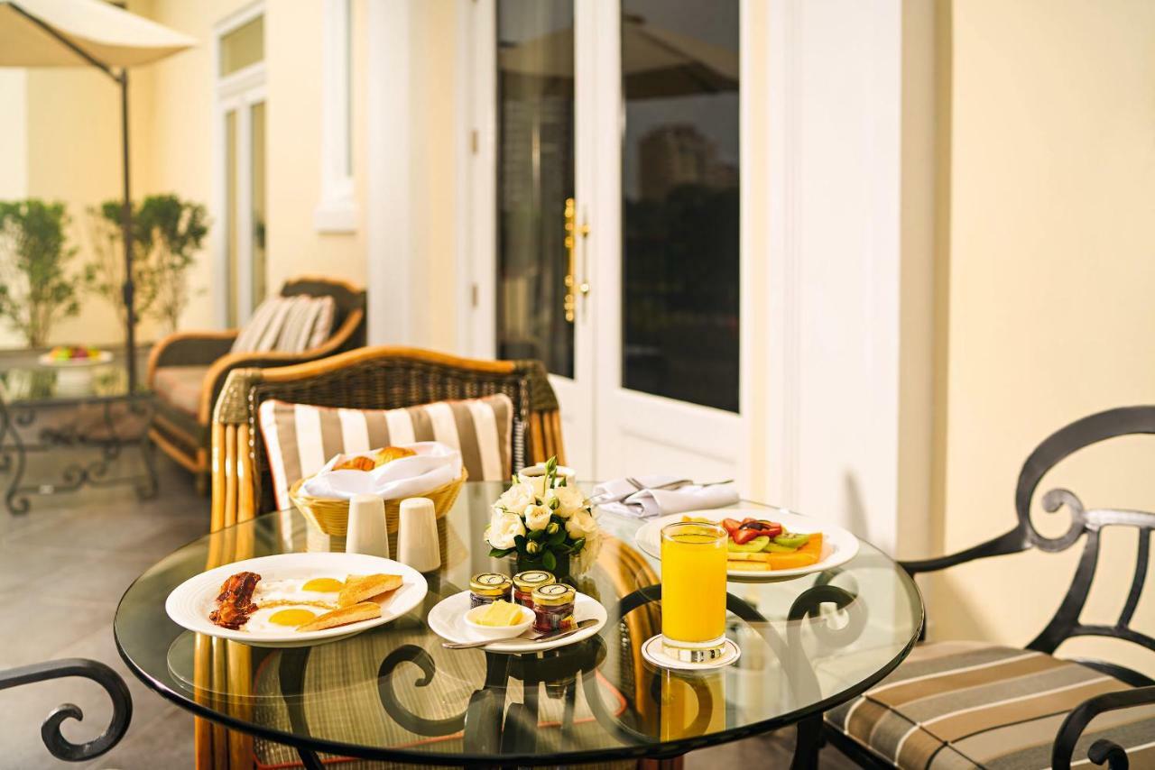 Country Club - The Leading Of The World