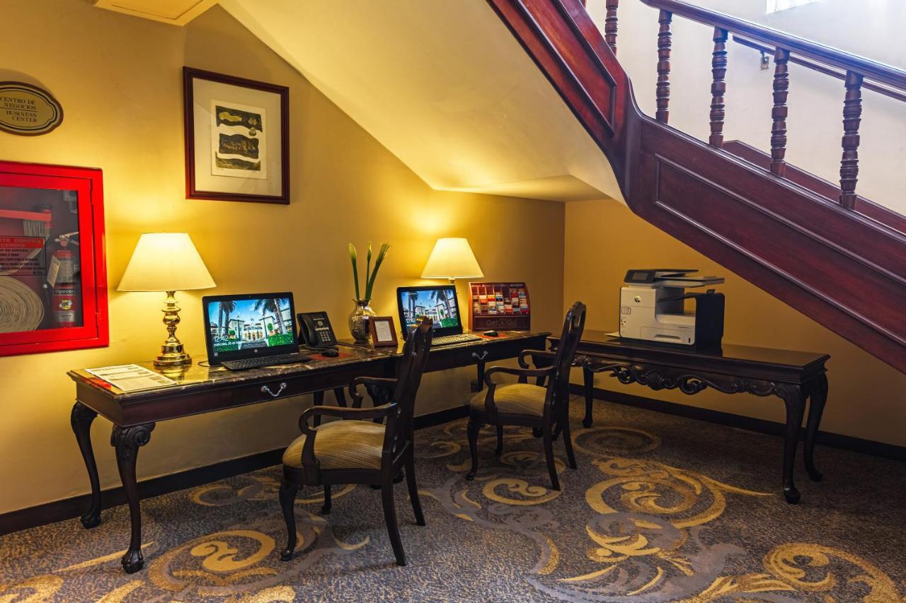 Country Club - The Leading Of The World 5*
